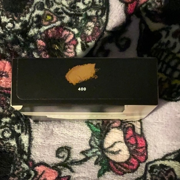 FENTY 400 PRO FILT'R SOFT MATTE POWDER FOUNDATION - Picture 4 of 7